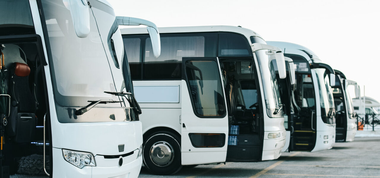 Jak obniżyć koszty floty w firmie bez kupowania nowych pojazdów: leasing, najem, outsourcing 1 Wynajem busów w firmie