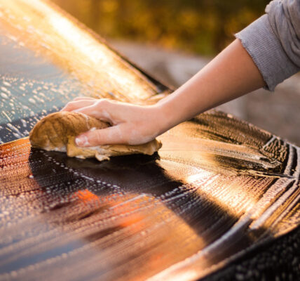 Jak bezpiecznie myć samochód, żeby nie porysować lakieru? 5 Chemia do mycia auta